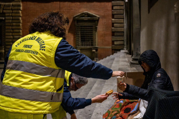 Distribuzione pasti e pacchi alimentari